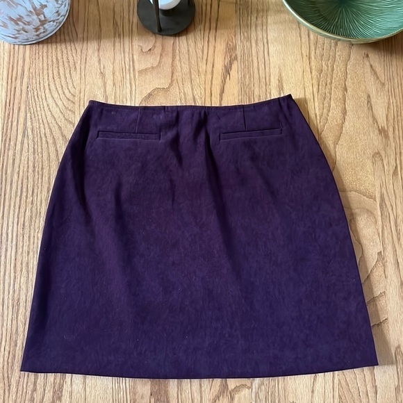 Maurices skirt Womens  6 Burgundy mini skirt  faux velvet suede - Picture 1 of 7